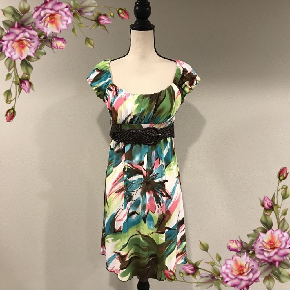 ‎Short sleeve floral dress with belt